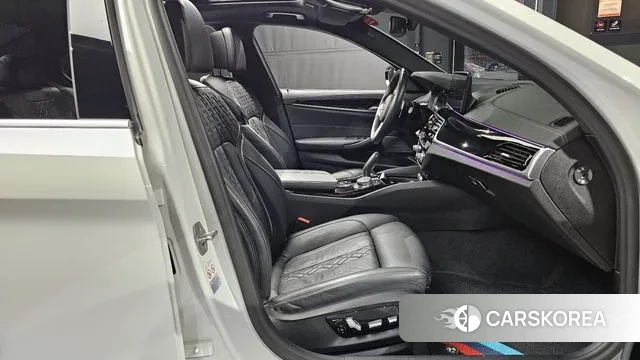 BMW 5 Series (G30) 2021 Белый из Кореи, фото 2