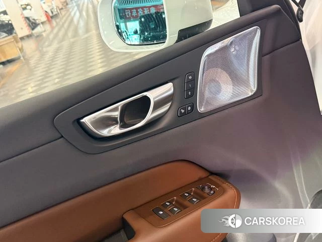 Volvo XC60 PHEV 2024 Белый из Китая, фото 2