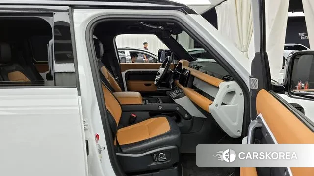 Land Rover Defender (L663) 2024 Белый из Кореи, фото 2