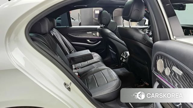 Mercedes-Benz E-Class W213 2022 Белый из Кореи, фото 2