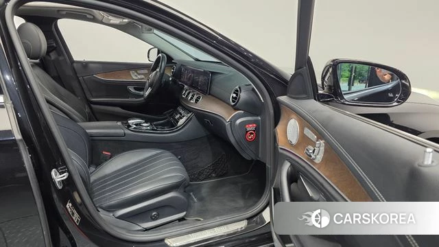 Mercedes-Benz E-Class W213 2018 Черный из Кореи, фото 2
