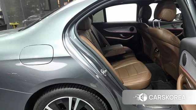 Mercedes-Benz E-Class W213 2021 Серый из Кореи, фото 2