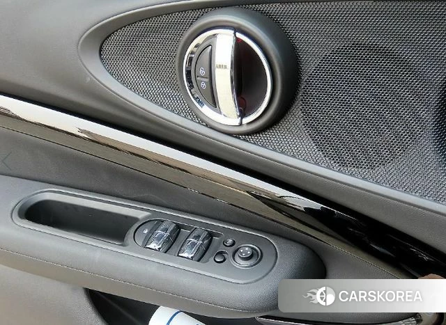 Mini Cooper Clubman 2023 Черный из Кореи, фото 2