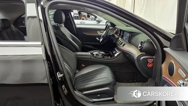 Mercedes-Benz E-Class W213 2019 Черный из Кореи, фото 2