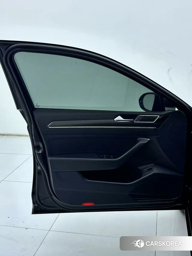 Volkswagen Magotan 2022 Черный из Китая, фото 2