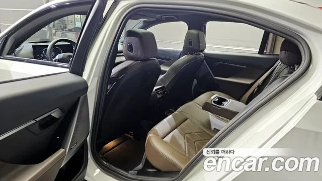 BMW 5 Series (G60) 2024 Белый из Кореи, фото 2