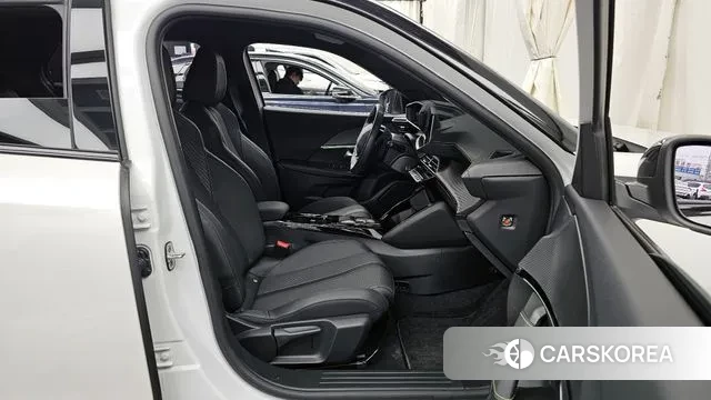 Peugeot e-2008 second generation 2023 Белый из Кореи, фото 2