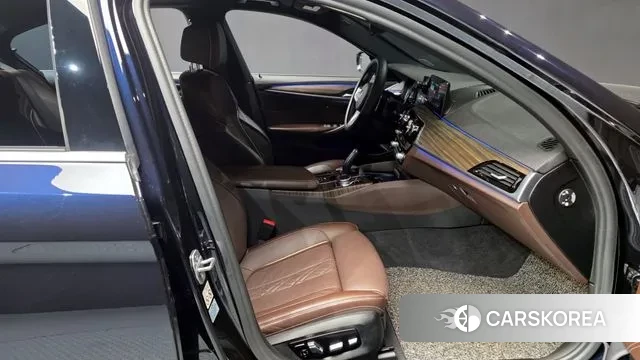 BMW 5 Series (G30) 2019 Черный из Кореи, фото 2