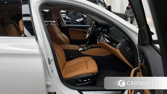 BMW 5 Series (G30) 2022 Белый из Кореи, фото 2