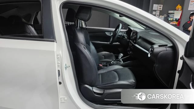 Kia The New K3 2nd generation 2022 Белый из Кореи, фото 2