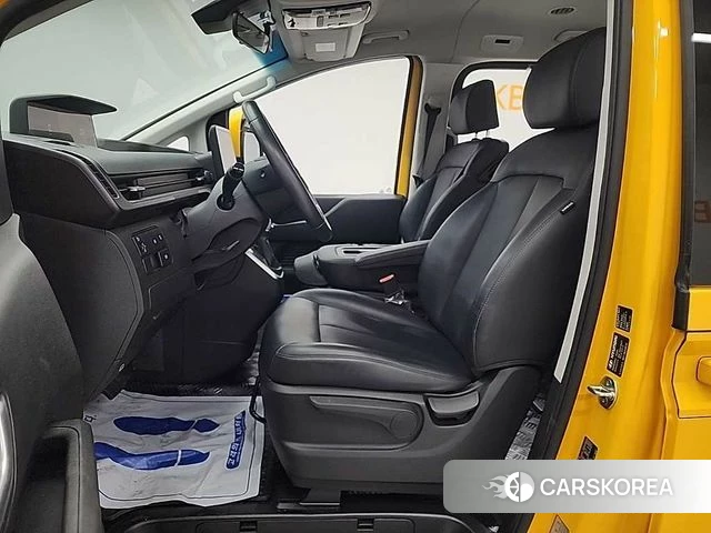 Hyundai Staria 2024 Желтый из Кореи, фото 2