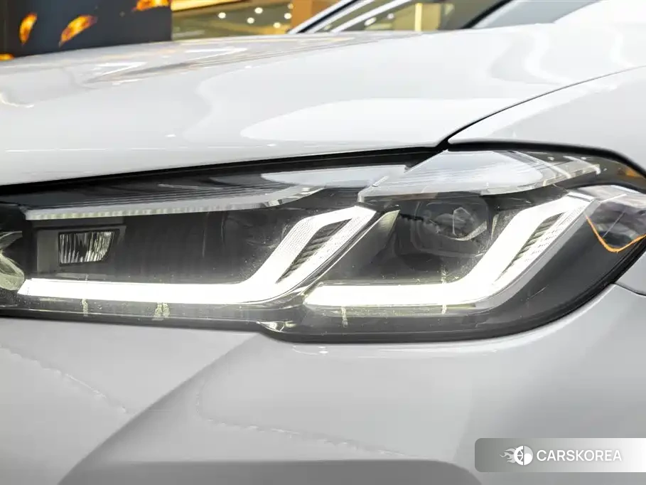 BMW 5 series 2022 Белый из Китая, фото 2