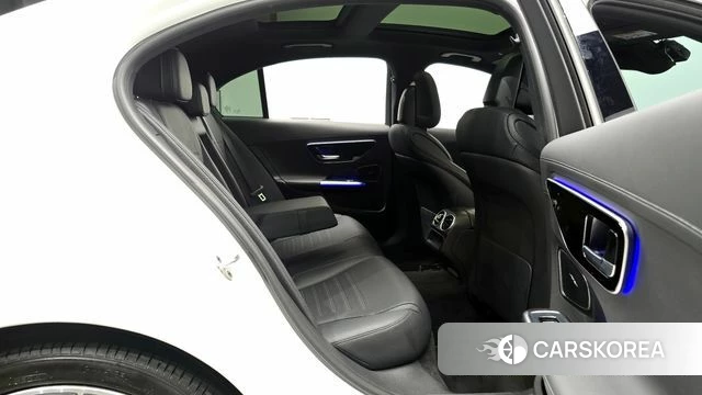 Mercedes-Benz C-Class W206 2022 Белый из Кореи, фото 2