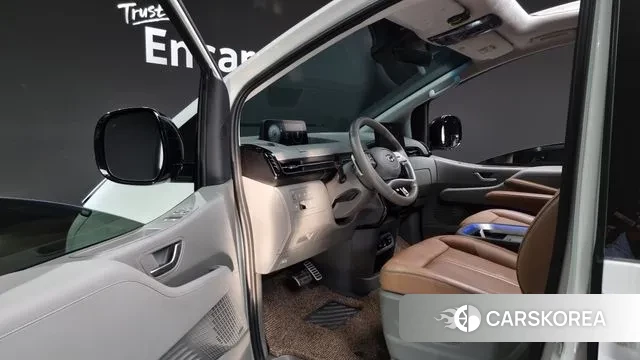 Hyundai Staria 2023 Белый из Кореи, фото 2