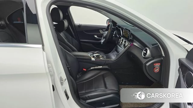 Mercedes-Benz C-Class W205 2018 Белый из Кореи, фото 2