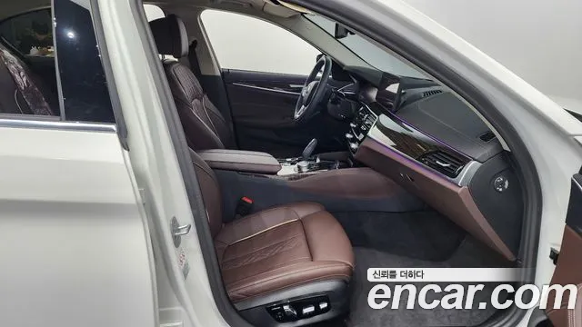 BMW 5 Series (G30) 2023 Белый из Кореи, фото 2