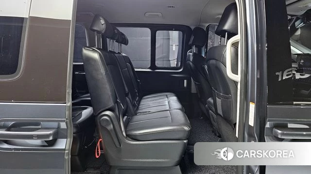 Hyundai Staria 2023 Серый из Кореи, фото 2