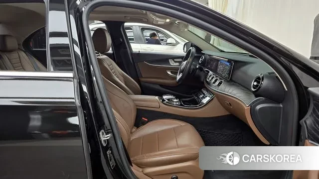 Mercedes-Benz E-Class W213 2020 Черный из Кореи, фото 2