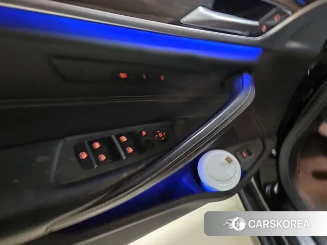 BMW 5 Series (G30) 2019 Черный из Кореи, фото 2