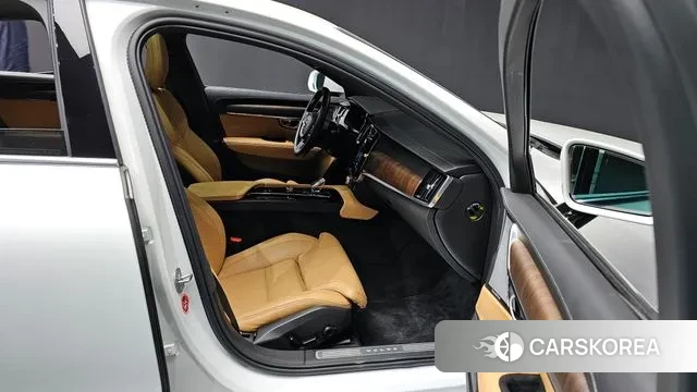 Volvo S90 2023 Белый из Кореи, фото 2