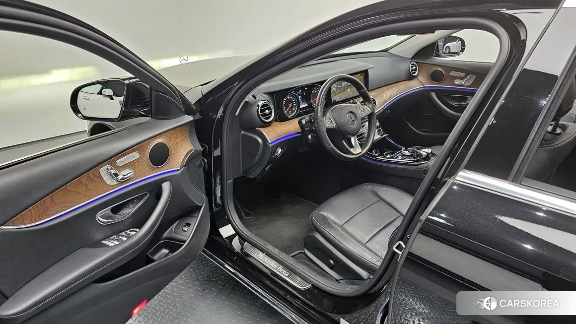 Mercedes-Benz E-Class W213 2018 Черный из Кореи, фото 2