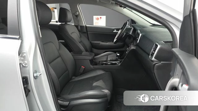Kia Sportage The Bold 2021 Серебряный из Кореи, фото 2