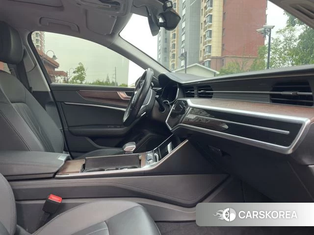 Audi A6 (import) 2021 Черный из Китая, фото 2