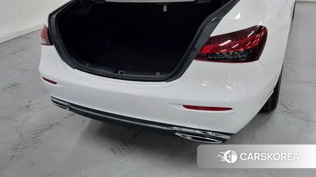 Mercedes-Benz E-Class W213 2022 Белый из Кореи, фото 2