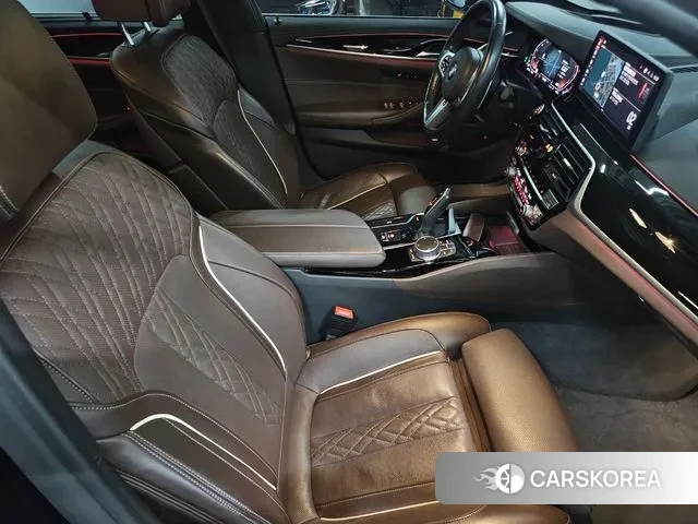 BMW 5 Series (G30) 2022 Черный из Кореи, фото 2