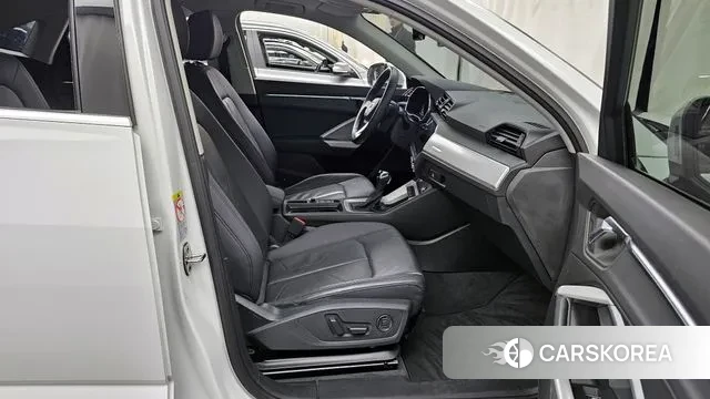 Audi Q3 (F3) 2020 Белый из Кореи, фото 2