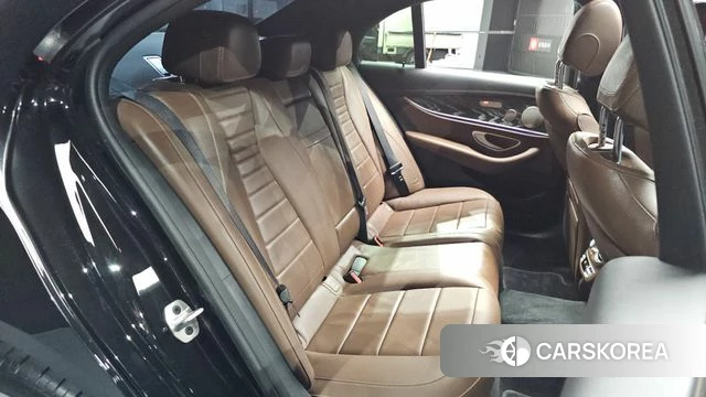 Mercedes-Benz E-Class W213 2023 Черный из Кореи, фото 2