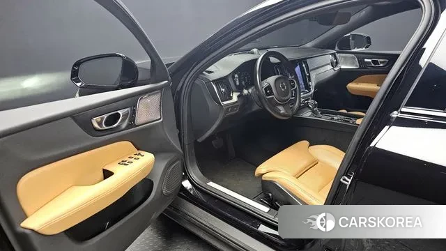 Volvo V60 Cross-Country 2nd Generation 2020 Черный из Кореи, фото 2