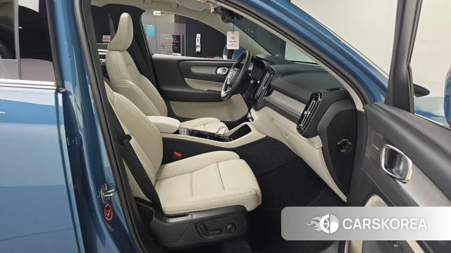 Volvo XC40 2023 Синий из Кореи, фото 2