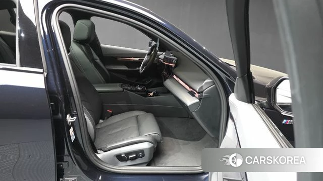 BMW i5 (G60) 2024 Черный из Кореи, фото 2