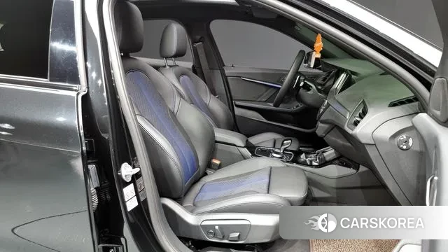 BMW 1 Series (F40) 2024 Черный из Кореи, фото 2