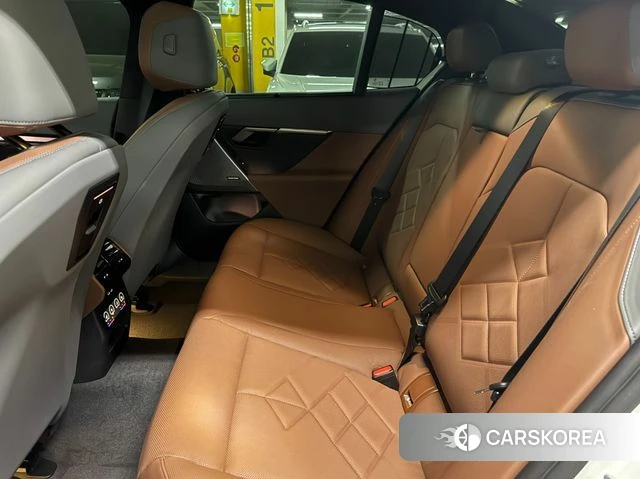 BMW 5 Series (G60) 2025 Белый из Кореи, фото 2