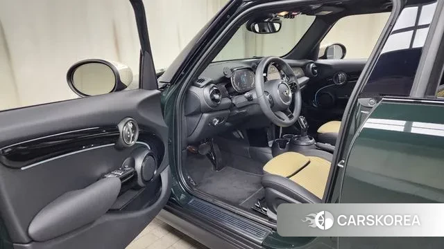 Mini Cooper 2022 Зеленый из Кореи, фото 2