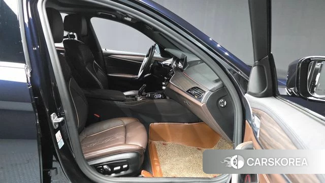 BMW 5 Series (G30) 2020 Черный из Кореи, фото 2