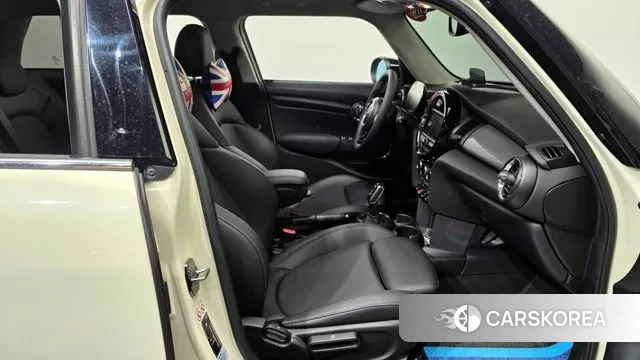 Mini Cooper 2021 Жемчужный цвет из Кореи, фото 2