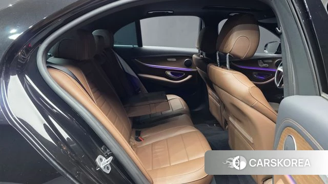 Mercedes-Benz E-Class W213 2023 Черный из Кореи, фото 2