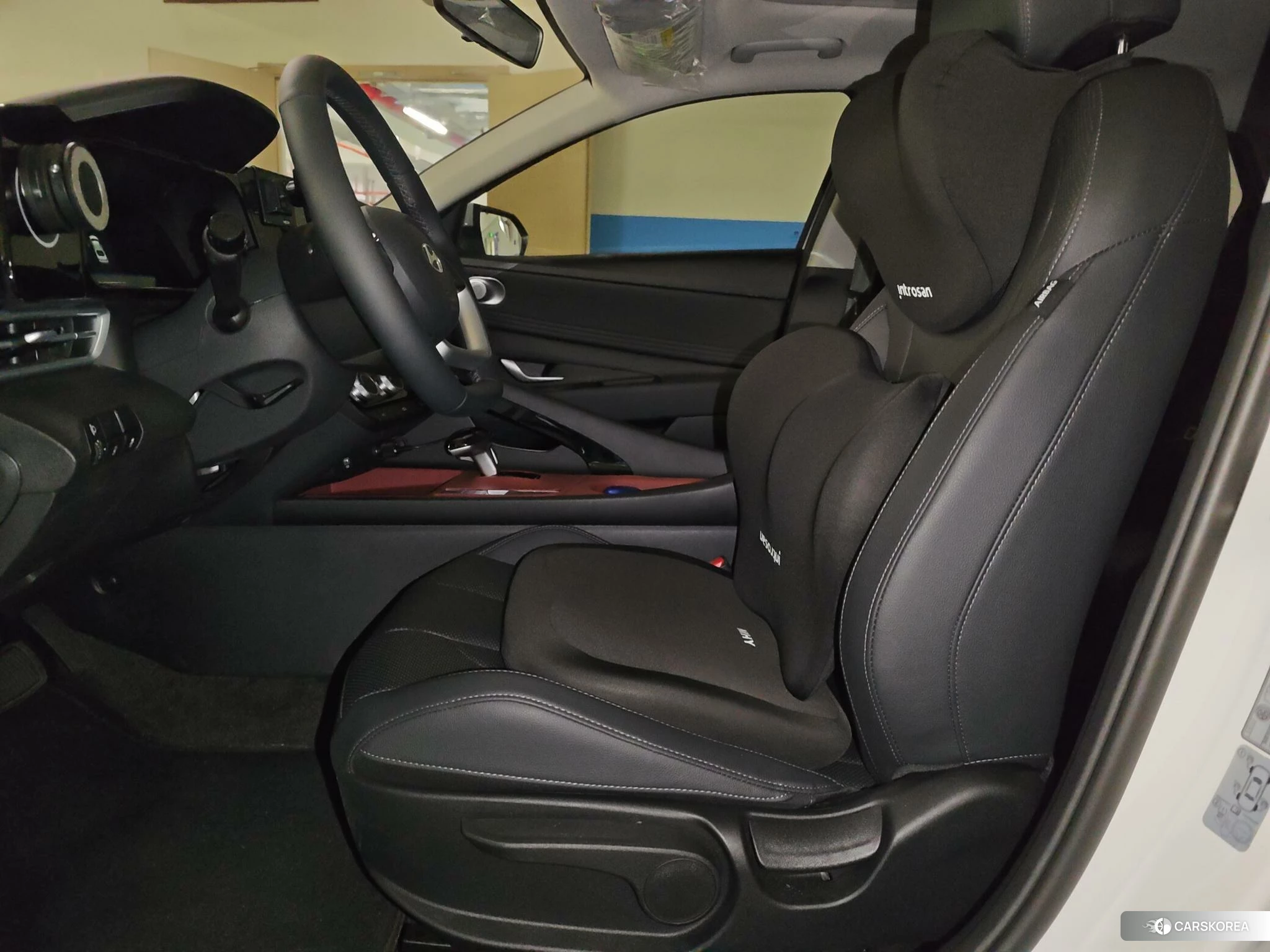 Hyundai Elantra 2023 Белый из Китая, фото 2
