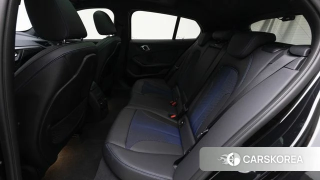 BMW 1 Series (F40) 2023 Черный из Кореи, фото 2