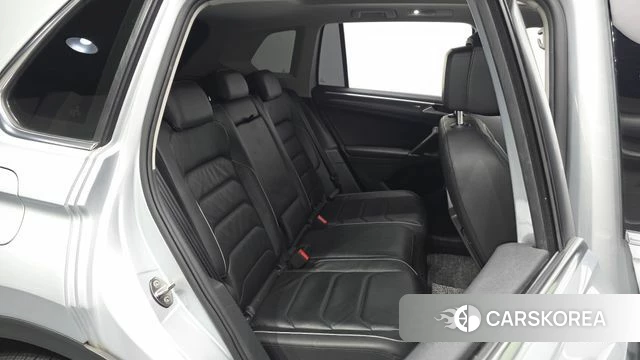 Volkswagen Tiguan second Generation 2018 Серебряный из Кореи, фото 2