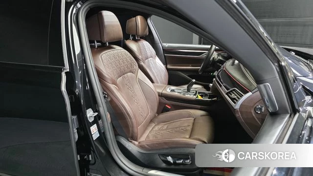 BMW 7 Series (G11) 2018 Черный из Кореи, фото 2