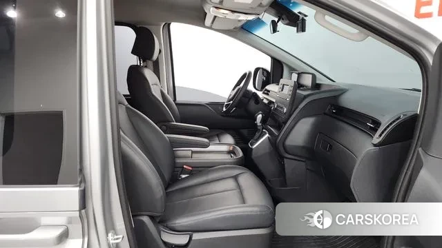 Hyundai Staria 2023 Серебряный из Кореи, фото 2