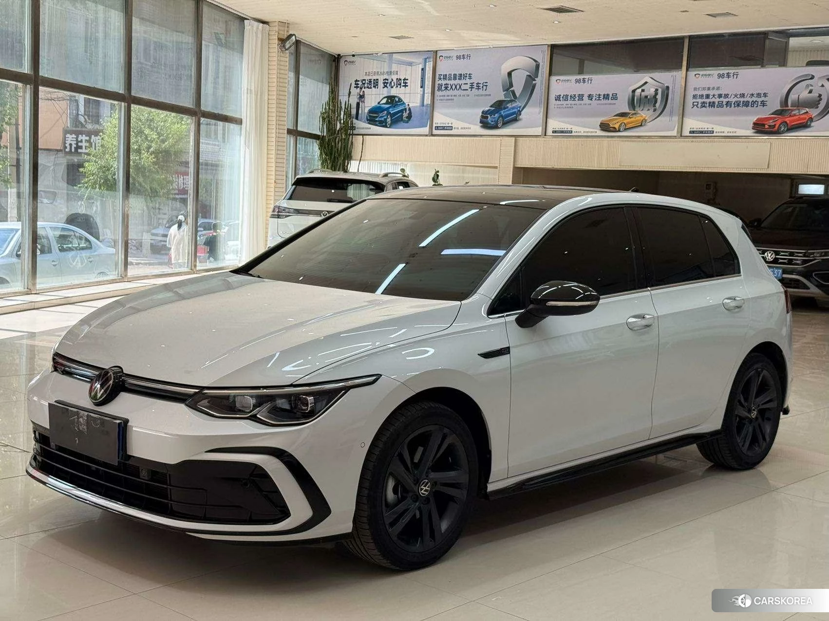 Volkswagen Golf 2023 Белый из Китая, фото 2