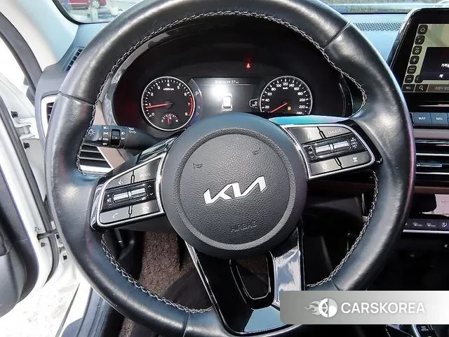 Kia Seltos 2022 Белый из Кореи, фото 2