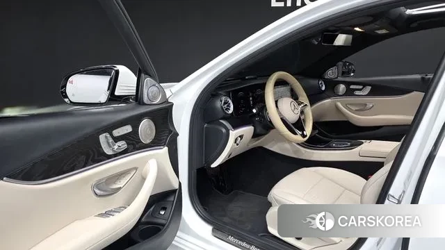 Mercedes-Benz E-Class W213 2023 Белый из Кореи, фото 2