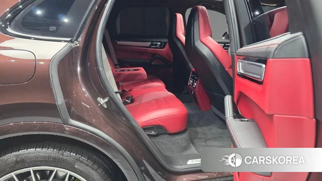 Porsche Cayenne (PO536) 2023 Коричневый из Кореи, фото 2