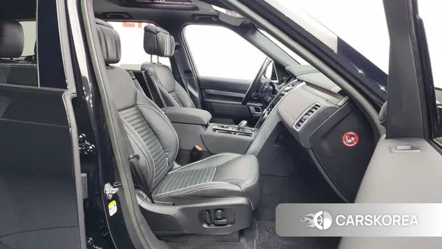 Land Rover Discovery 5 2023 Черный из Кореи, фото 2